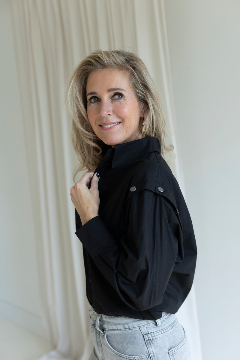 Button sleeve blouse