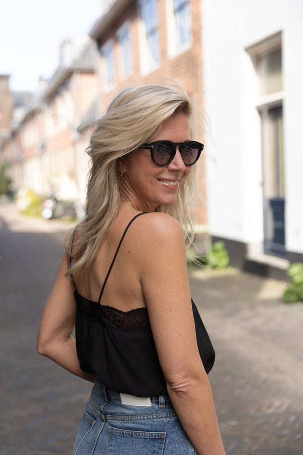 Callum lace singlet